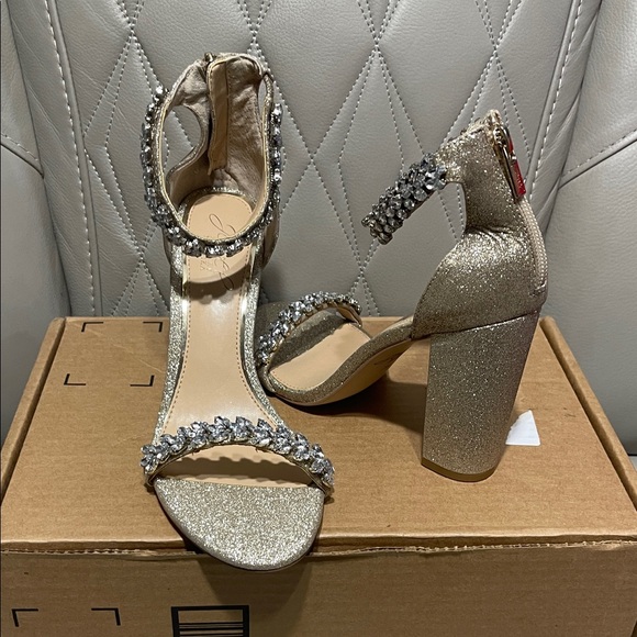 Jewel Badgley Mischka Glittering Silver Heels - Picture 4 of 6